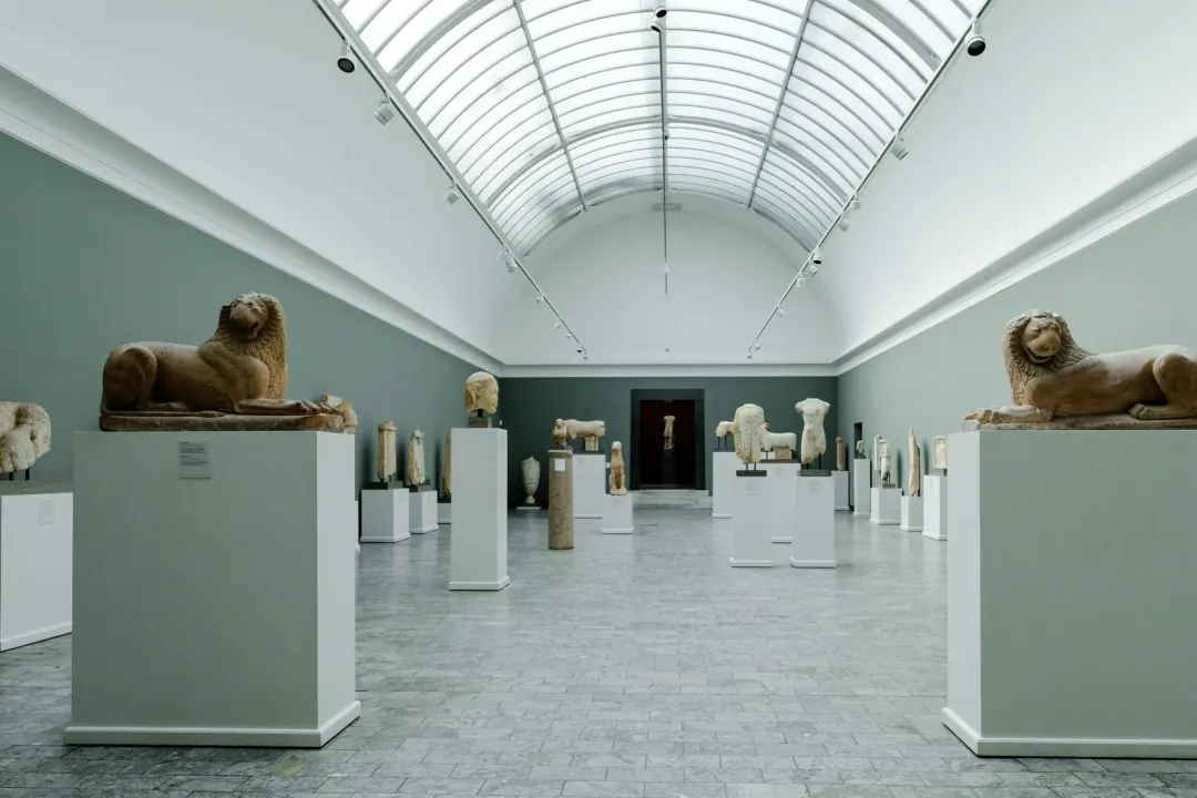 Esculturas en galería moderna
